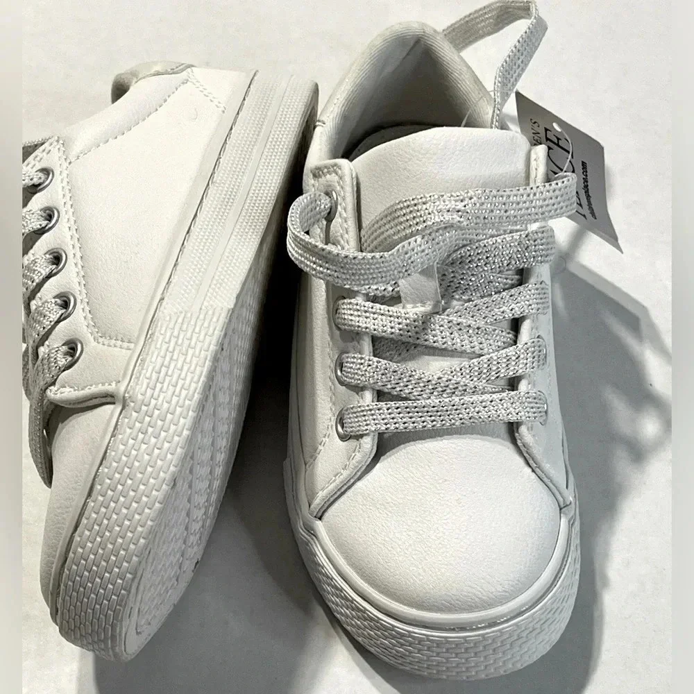 Children Place Girls white low top lace up tennis shoes. Size 11C NWT